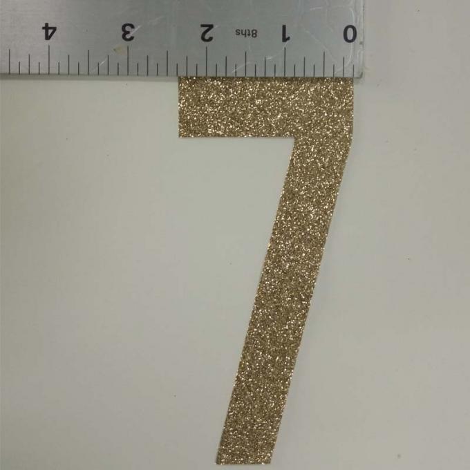 Ο μεγάλος χρυσός αριθμός επτά ακτινοβολεί τεμαχισμένο επιστολές μέγεθος 5 εγγράφου «* 2,3»